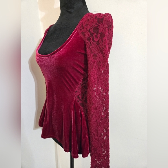 ✨FREE PEOPLE✨ Lolita Velvet Lace Peplum Top in Wine Red Size XS - Picture 5 of 7